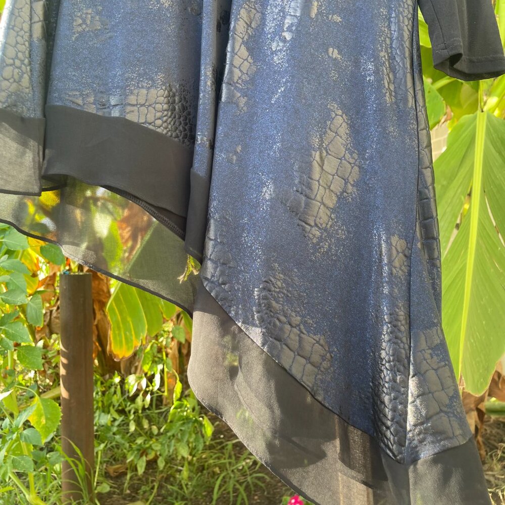 Women's Lior Paris Small V-neck Cold-Shoulder Blue/Black Snakeskin Flowy Tunic - Picture 4 of 16